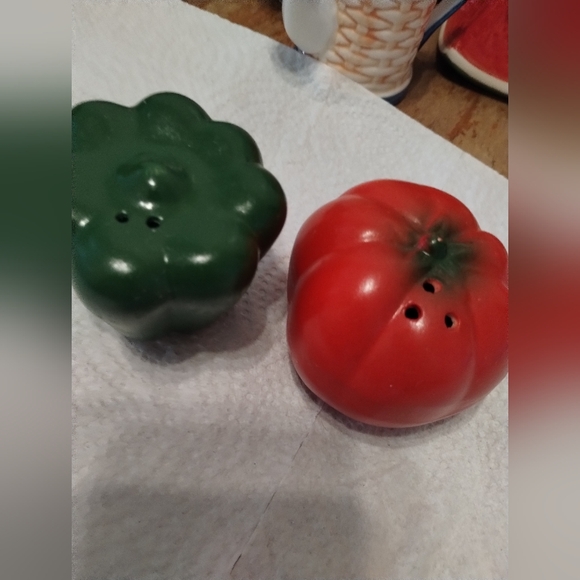 Vintage salt pepper.shakers Green pepper tomatoes - Picture 2 of 7